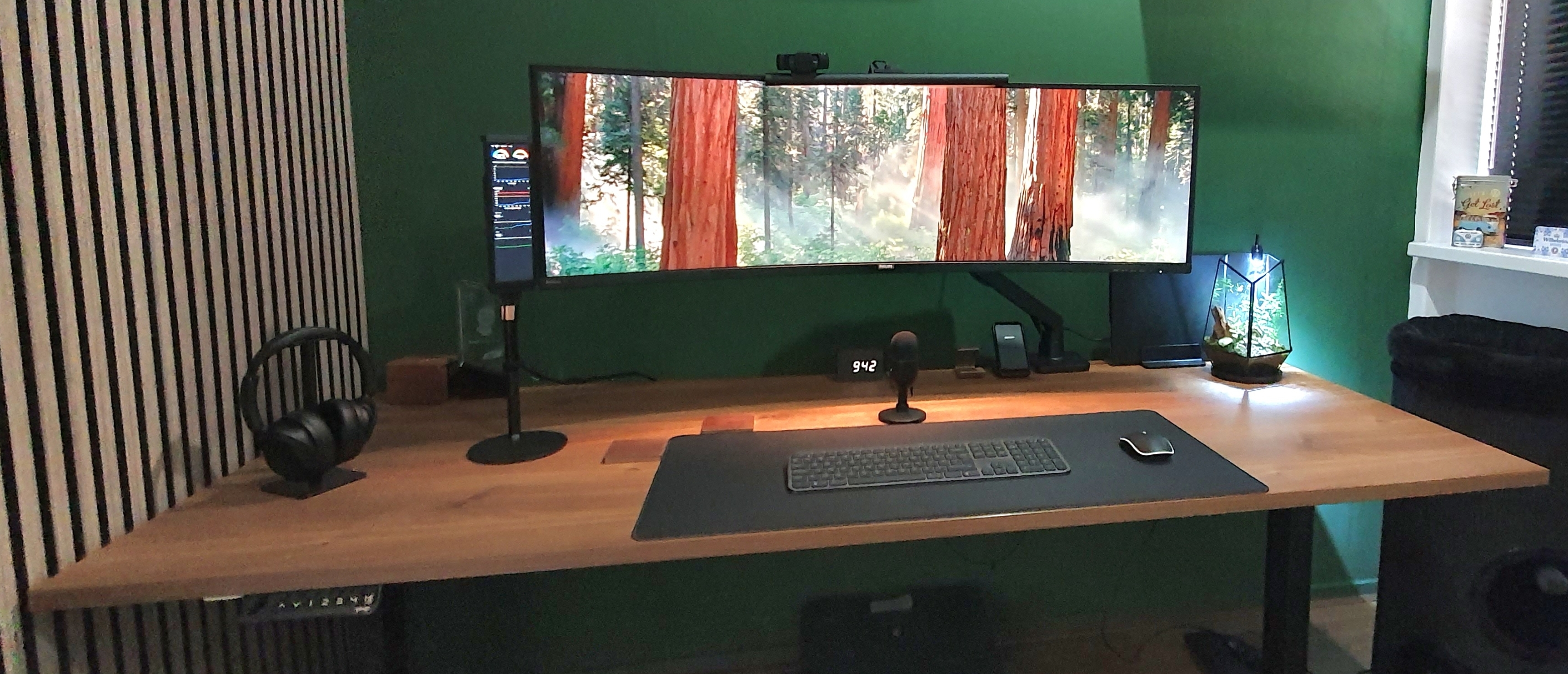 Desk banner