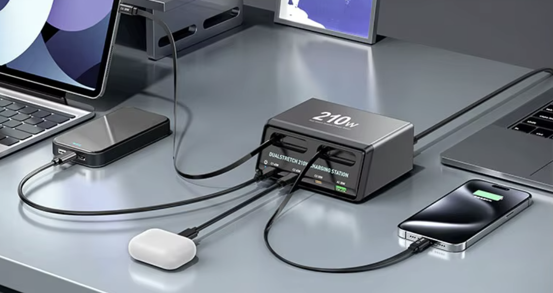 Black dual USB-C power hub